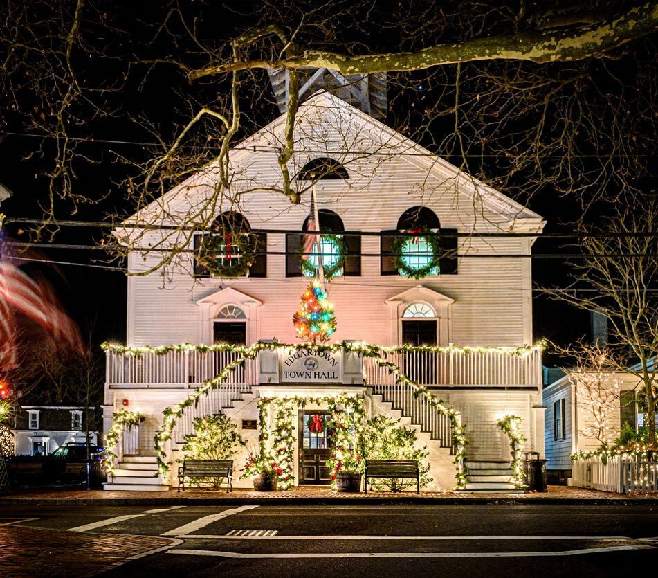 jpiekos's tweet photo. Christmas in Edgartown with Edgartown Town Hall looking spectacular as usual!
--
Main St. Edgartown, Martha's Vineyard
December 2021
•
•
•
•
•
#edgartown #marthasvineyard #christmas #holidays #longexposure #nightphotography #longexpoelite #longex… https://t.co/Yn7WrNwnuJ https://t.co/xgg41cbVIt