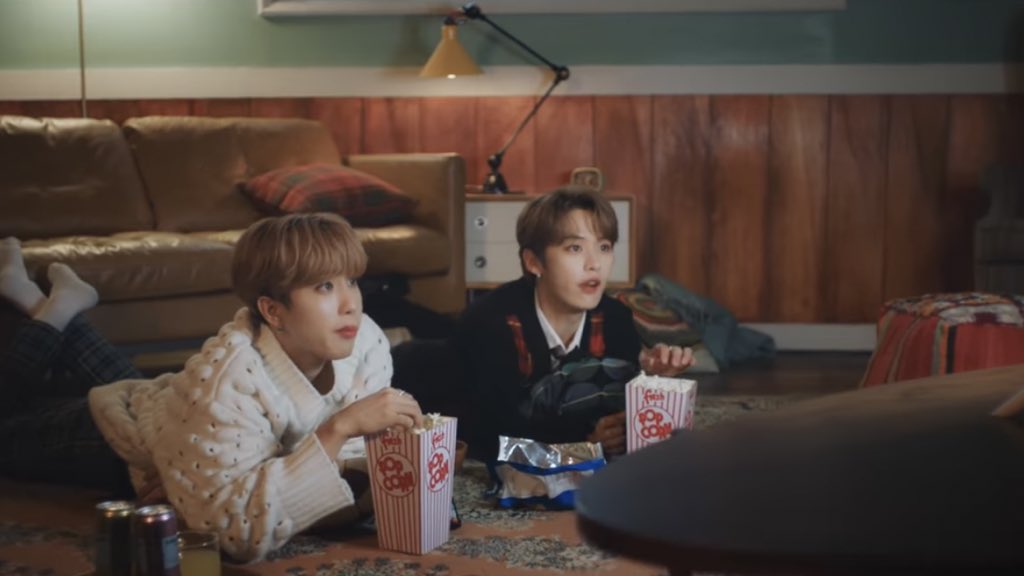 straynations's tweet photo. ah wait omg so the person minho was calling with the “♡” symbol was jisung? he called jisung over to watch a movie with him this is so cute https://t.co/d76eUQTTCg