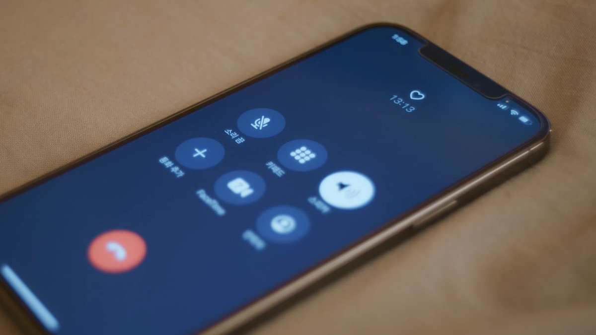 straynations's tweet photo. ah wait omg so the person minho was calling with the “♡” symbol was jisung? he called jisung over to watch a movie with him this is so cute https://t.co/d76eUQTTCg