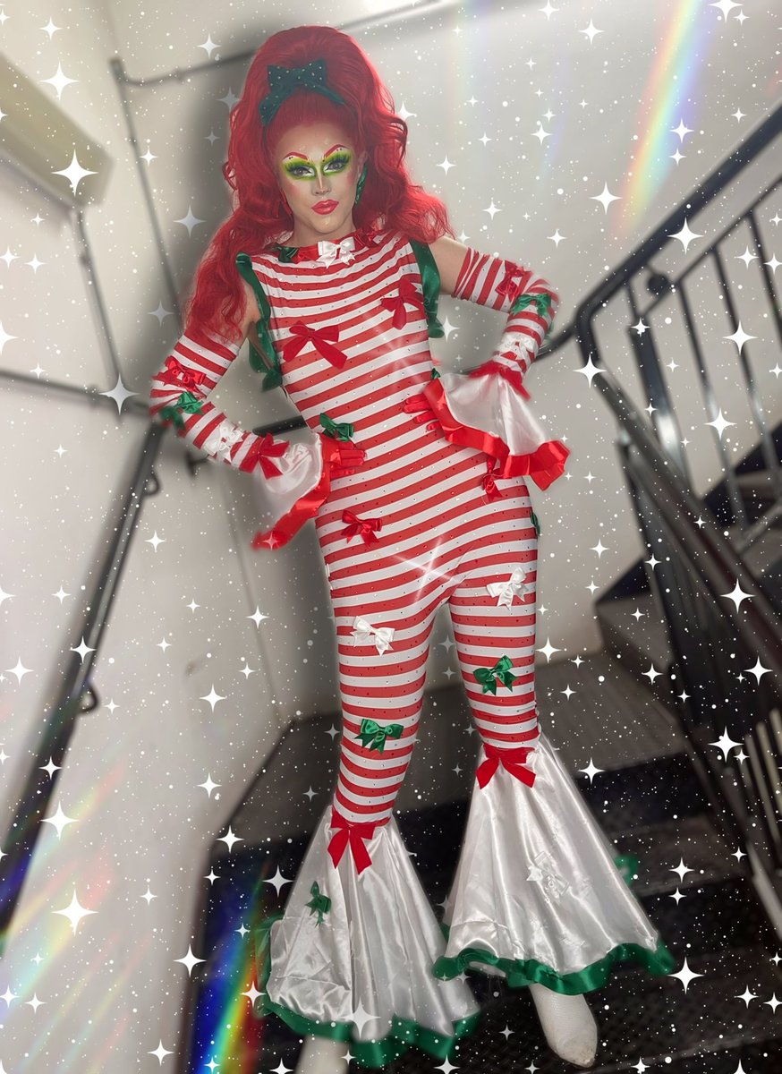 TeaCharra's tweet photo. MERRY CHRISTMAS https://t.co/e9vsw9KiWy