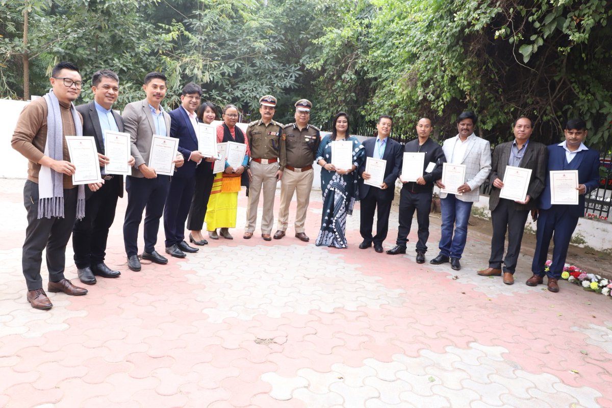 Nodalofficer_NE's tweet photo. On the occasion of International Volunteers Day-2021 SPUNER, Delhi Police felicitated about 30 Civilians with letter of appreciation who had voluntarily extended selfless services and co-operated SPUNER Unit.@LtGovDelhi @CPDelhi @DelhiPolice https://t.co/sJqjk6xjxV
