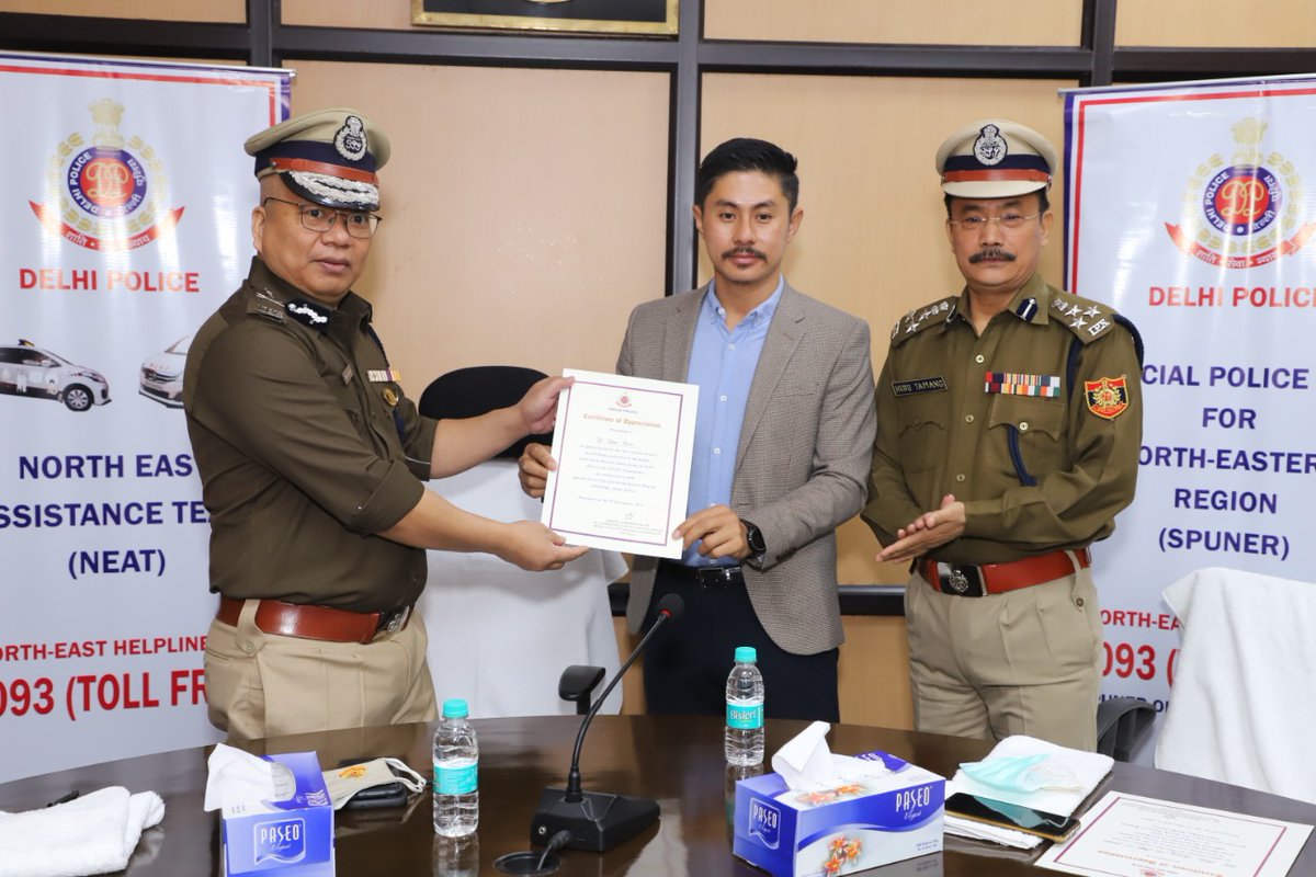 Nodalofficer_NE's tweet photo. On the occasion of International Volunteers Day-2021 SPUNER, Delhi Police felicitated about 30 Civilians with letter of appreciation who had voluntarily extended selfless services and co-operated SPUNER Unit.@LtGovDelhi @CPDelhi @DelhiPolice https://t.co/sJqjk6xjxV