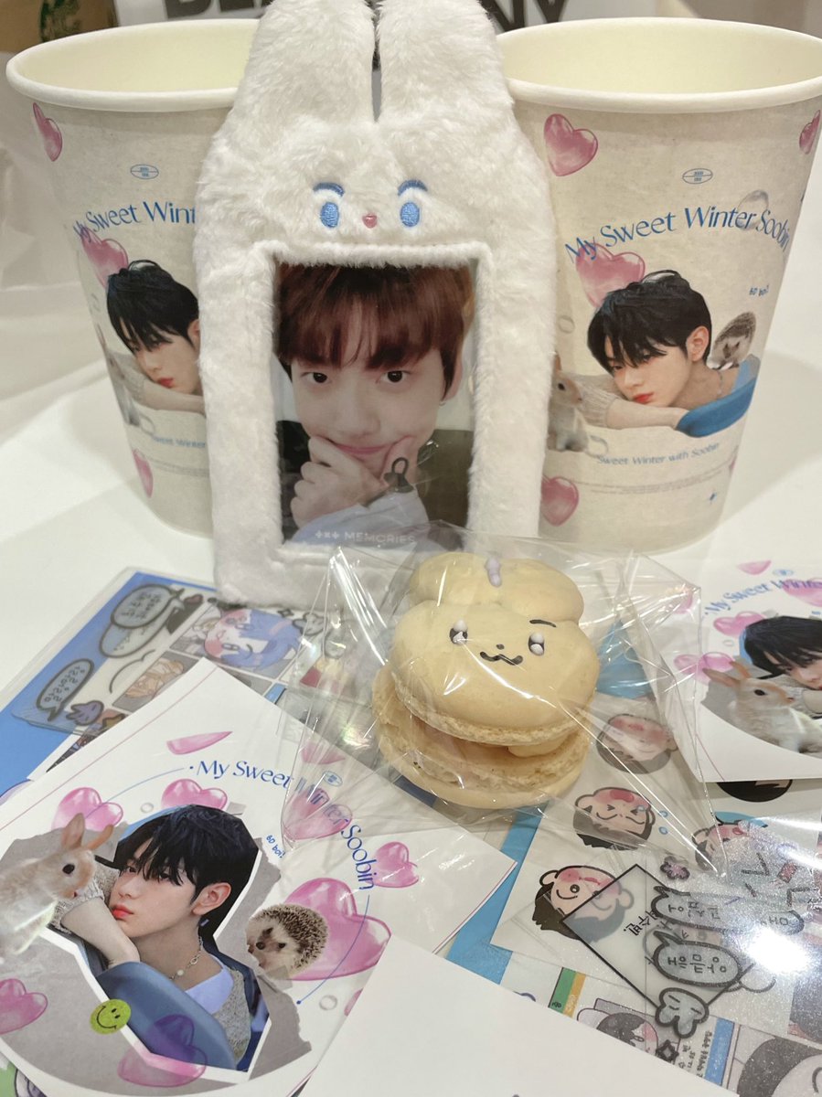 S00B1N205's tweet photo. 카페 로제 ♡ 아늑하고 정말 예뻤어요🥰
그림들 너무 예뻐서 눈호강하고 왔습니다。。♡ 
케이크도 짱귀🐰🤍

#다정한_수빈이의_포근한_겨울
#Sweet_winter_with_Soobin https://t.co/DZ9fq0Wcky