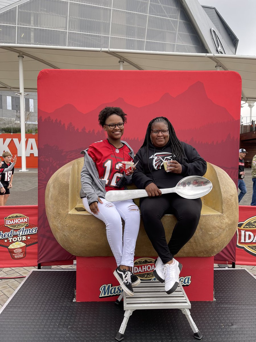 IdahoanFoods's tweet photo. The #MashedInAmericaTour is in Atlanta for the @AtlantaFalcons vs @Buccaneers game!
Stop by the Home Depot Backyard before the game for some FREE mashed potatoes, a game of cornhole, and snap a pic on our giant couch potato!
#TBvsATL #dirtybirds #GoBucs https://t.co/aOxFRRDomy