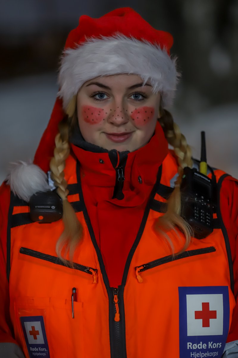 OddenMedia's tweet photo. Søte RK-nissen Gry Janita, står og passer på alle de flotte tilskuerne på årets siste hjemme kamp for @godset https://t.co/Dl4btndLgz