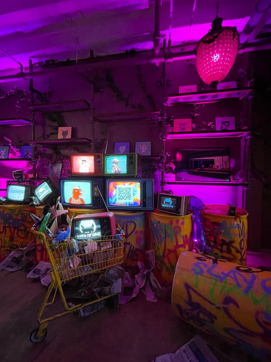 gutterdog603's tweet photo. I’ve never seen anything like this…. Last night left me absolutely floored s/o to @GutterCatGang 🔥 #GutterCatGang #WomenInCrypto  #gutterdog603 https://t.co/hWP3o4vLKe