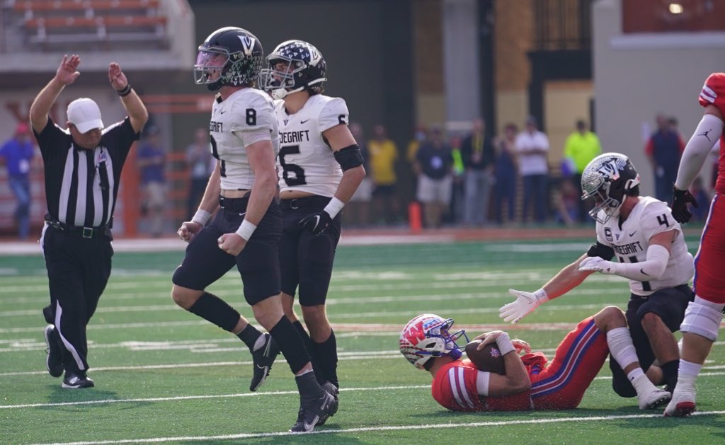 VHSFootball's tweet photo. This first pic says it all. After a sack on 4th down,our SR captain helping the QB up. So proud of this wonderful SR class & team
While our day didn’t go the way we wanted,lots to celebrate
25-6A District Co-Champion
Quarter-Finalist 🏆🏆🏆
12-2 overall
45 wins in 4 years, 4 DCs https://t.co/xeuvRlEgTX