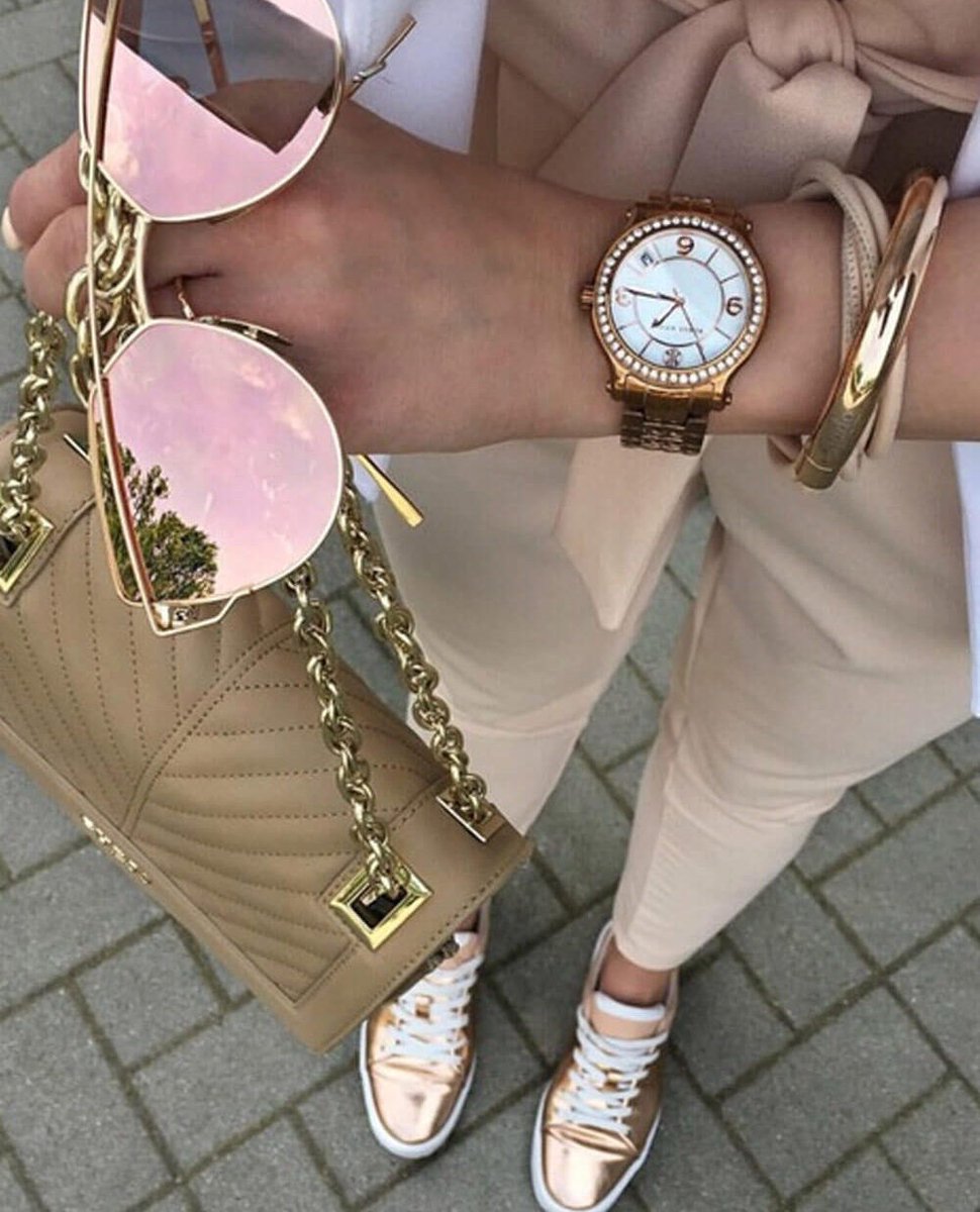 thevouofficial's tweet photo. Best 𝟭𝟴 𝗧𝗜𝗣𝗦 on How To 𝗟𝗢𝗢𝗞 𝗥𝗜𝗖𝗛 If You're On A Tight Budget – 2022😍 🥰 🤑 
.
https://t.co/o4IXhbv9QN
.
#TheVOU #VOU #HowToLOOKRICH #LookRich #LuxuriousLOOK #RichLook #Expensive #Wealthy https://t.co/HnyjeTTFjE