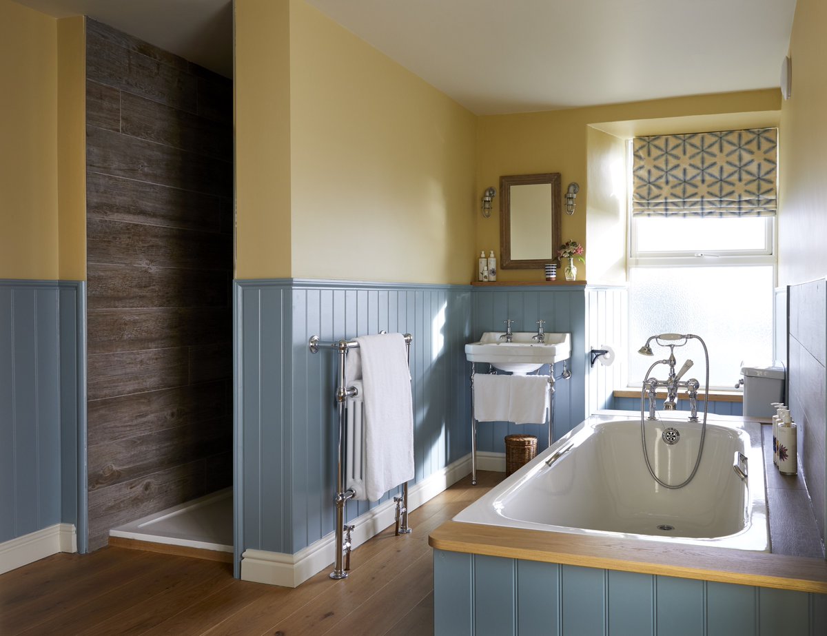 Last minute cancellation !!! Wednesday 8th to Saturday 11th December - wonderful Room 14 (king-size bed, private balcony, wonderful bathroom and spectacular sea view) is available for a 2 or 3 night stay, DB&amp;B or B&amp;B.  Call 01736 731222 for further details