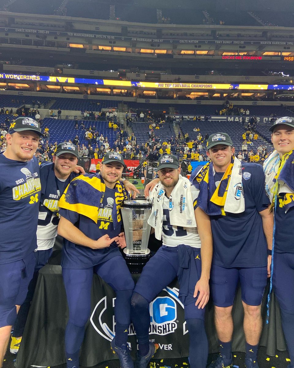 GregTarr2's tweet photo. How it started vs. how it ended

Love these guys #GoBlue https://t.co/3P8KVOutYV