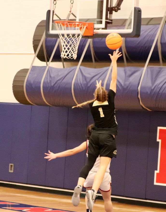 Loaded_Gurlz's tweet photo. Available 2022 PG Jeni Levine @jenilevine4 had a Great week to start the season putting up Good numbers in Wins vs Heritage and Liberty. Keep Grinding Jeni!! #LuckLefty 
Game 1- 25points, 12 rebounds, 7 assists, 4 steals
Game2- 24points, 12 rebounds, 5 steals https://t.co/CbPsQJpuEq
