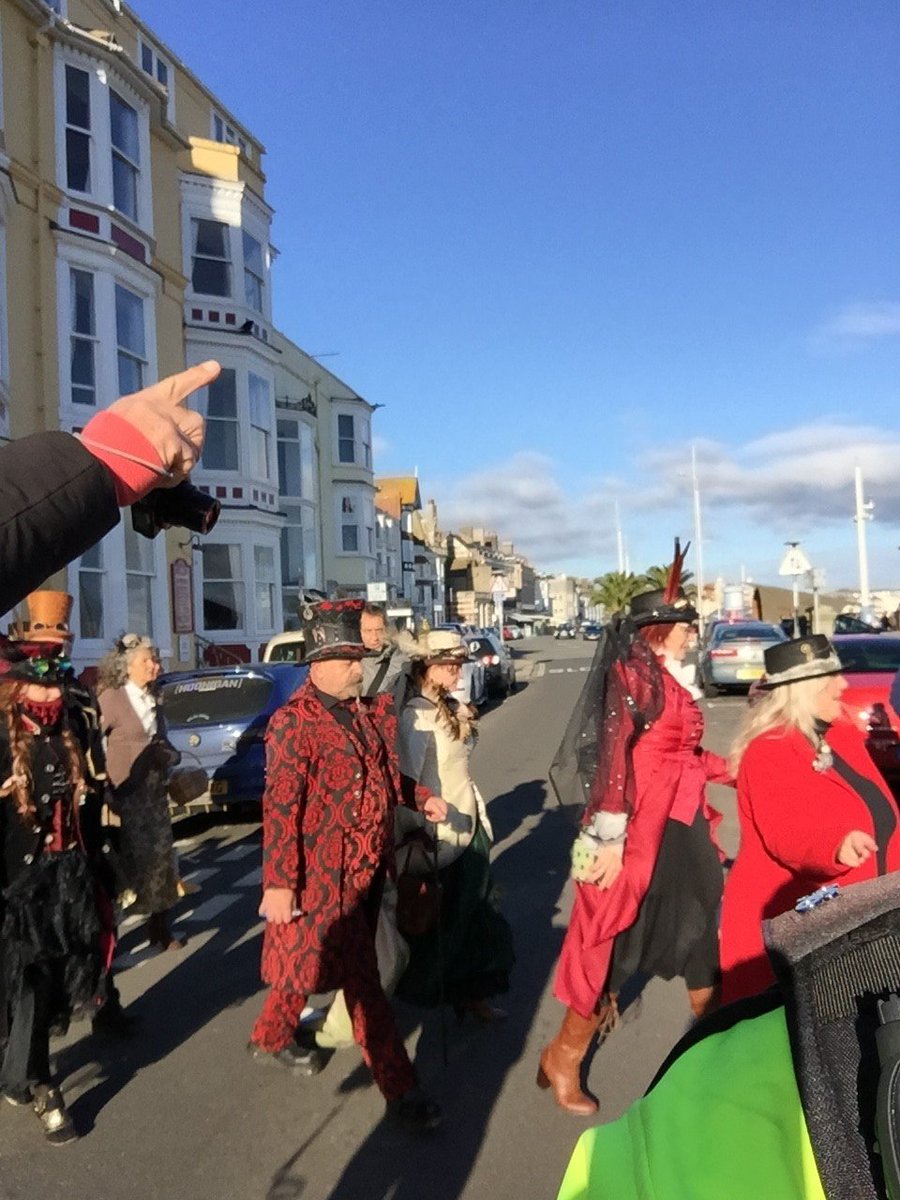 PatrolOfficers's tweet image. CSAS continue to patrol ASB hotspots, speaking with the public, listening to concerns and reporting them to relevant agencies. Engagement with vulnerable young people and signposting to outreach agencies continues. Good turnout for the Steampunk promenade today. #weypatrols