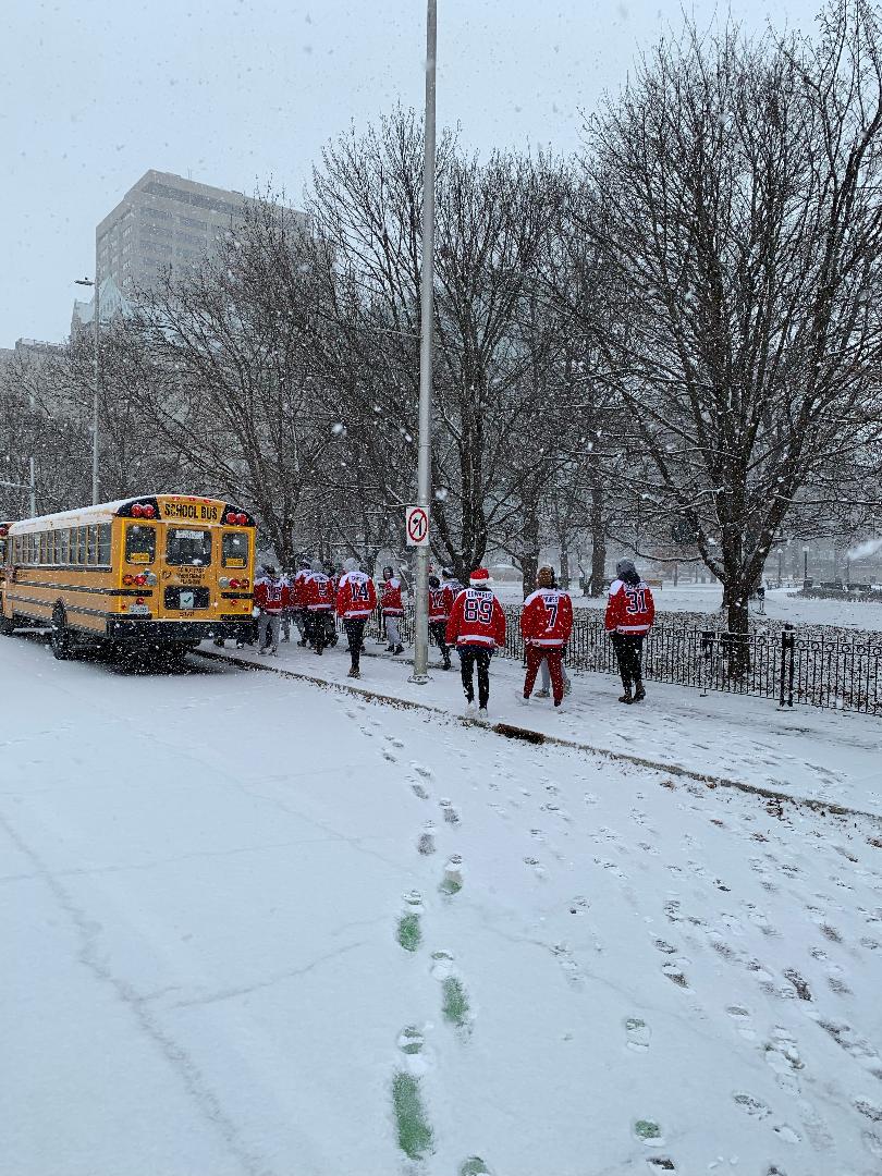 Getting in the spirit 🎅🎄

Great get-away from the rink at yesterday's Santa Claus Parade!!

#BackForMore 🔵🔴