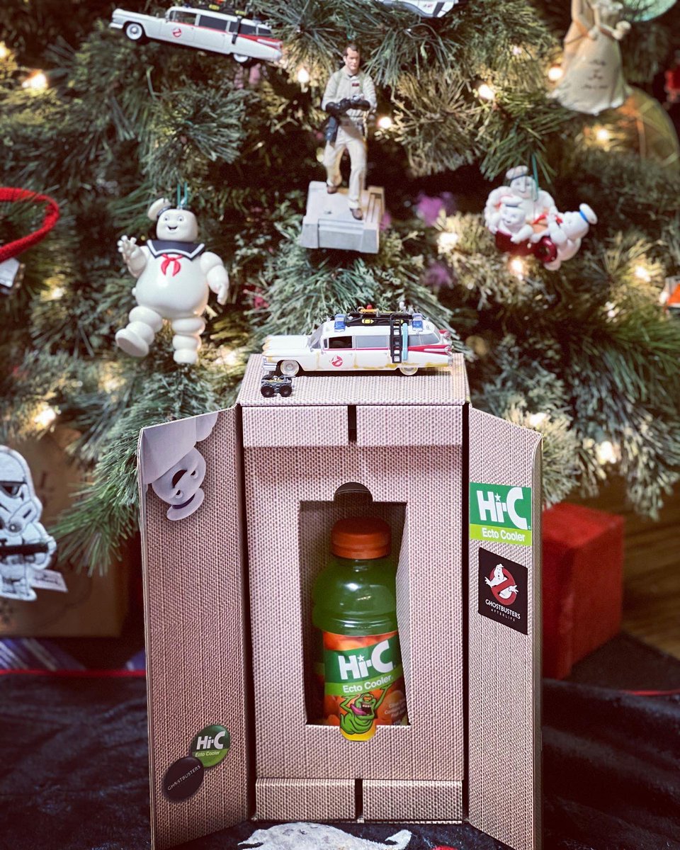 JMFlyer1454's tweet photo. The best gift you can find under your tree this year. 🎄🧃 🎁

Thank you, @DrinkHiC! 😍💚👻

#WhoYaGonnaCall @Ghostbusters

#Ghostbusters #GhostbustersAfterlife #EctoCooler https://t.co/dQf8C4GbkG
