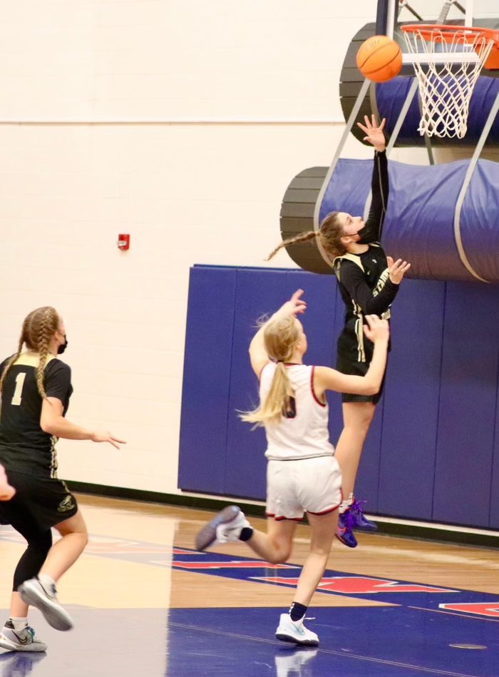Loaded_Gurlz's tweet photo. Available 2022 SG Cali Levine @LevineCali has started the season off filling up the stat sheet in 2 Wins vs Heritage and Liberty. Keep working!! 

Game 1- 14points, 4 assists, 3 steals
Game 2- 9 points, 4 rebounds, 4 assists https://t.co/jx1UGZaYLF