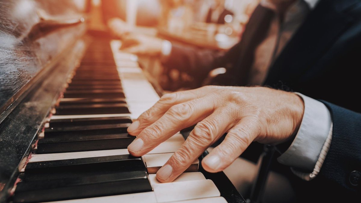 De laatste uren en minuten tikken weg. Dan verdwijnt de 33% introductiekorting voor het gloednieuwe 30-dagen programma 'Akkoordbegeleiding I'.

Leer DIT JAAR NOG begeleiden van akkoorden op de piano. ✨  dirigentenacademie.nl/akkoord1 ✨