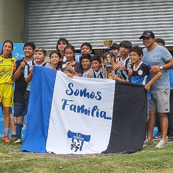 DeportesPilar's tweet photo. Durante la jornada de ayer, el Polideportivo de Pilar albergó la disputa de las finales de la Liga Formativa de Pilar.

Fue una fiesta del fútbol infantil de todo el distrito y de la familia.

¡Felicitaciones por el trabajo realizado a lo largo de todo el año! https://t.co/ZpZk3S0YD7