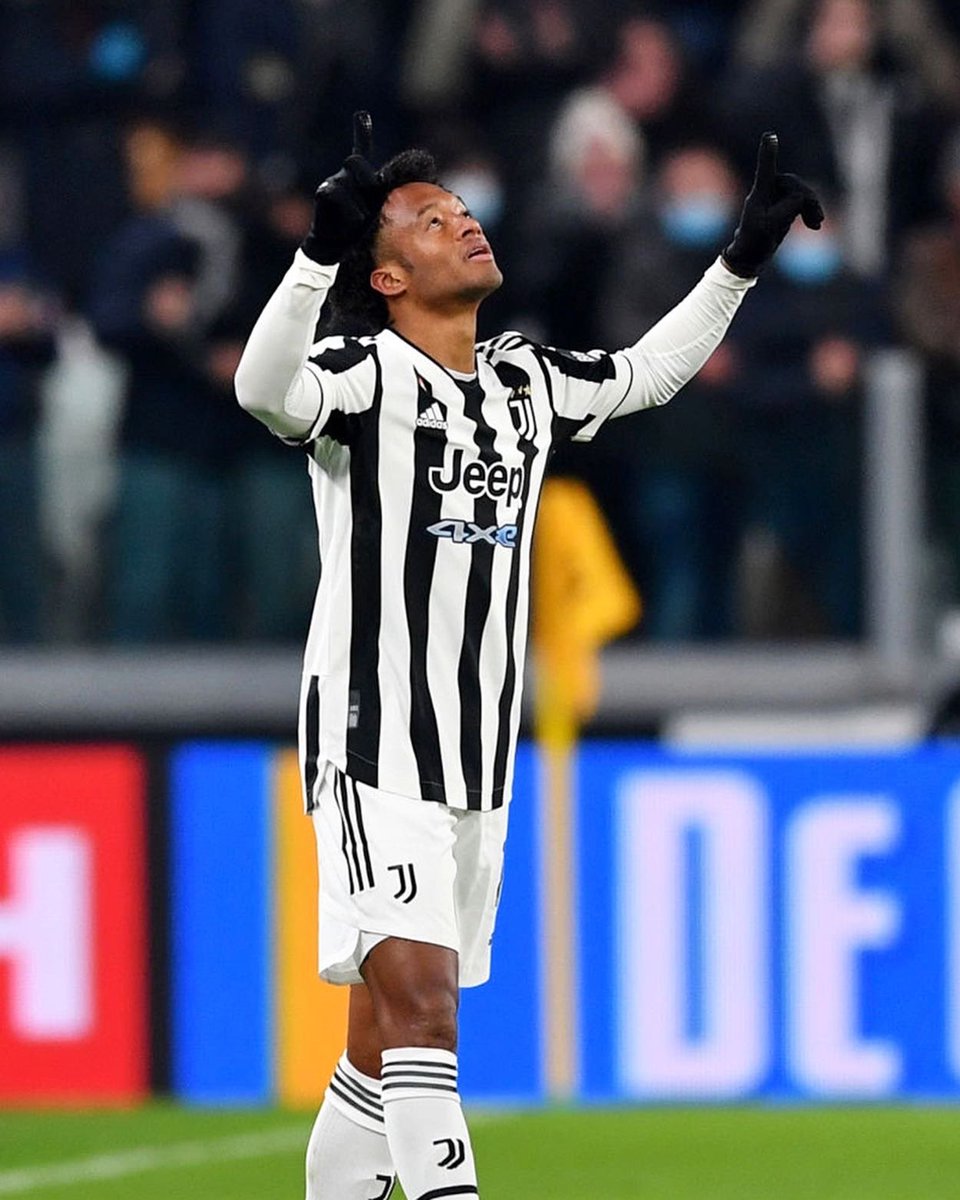 surfasport's tweet photo. 🇮🇹 SERIE A: LA JUVE BATTE IL GENOA IN UN MATCH A SENSO UNICO 🚨
#Juventus vs #Genoa - 2 a 0 💥
Tutto facile allo #Stadium per la #Juve che ha battuto 2 a 0 il #CFCGenoa 🔥 https://t.co/xKWDcdxubv