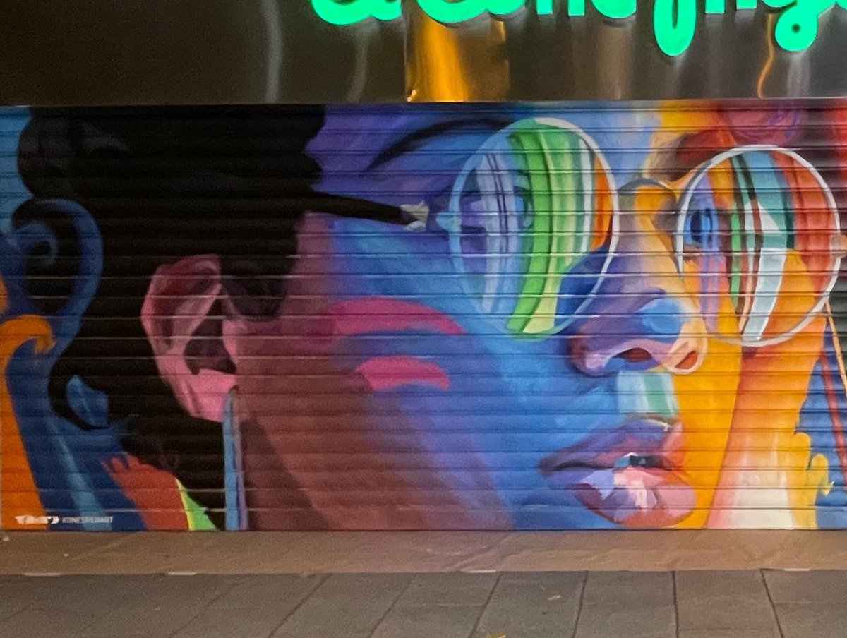 Konestiloart's tweet photo. ‘Color, vive en color’ @konestiloart Decoración para @elcorteingles de la Calle Princesa en Madrid con @liganacgraffiti #konestilo #konestiloart #elcorteingles #calleprincesa #madrid #demadridalcielo #madriz #glasses #glassesgirl #colorful #graffiti #art #streetart https://t.co/PnL3gbFZ5z