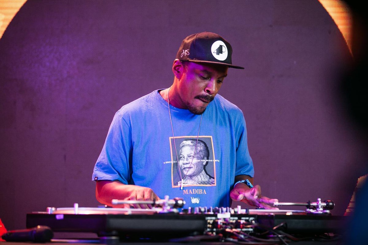 BoogieNaipe's tweet photo. Para dar início ao último dia de transmissão da #BoogieWeek, recebemos o DJ Erick Jay para trazer o melhor do RAP e HipHop para vocês. Assista a apresentação completa no canal da Boogie Naipe, no Youtube. Acesse o link https://t.co/1LuEZgS2EZ e não perca.   
Fotos: Daniel Eduardo https://t.co/6JEf2lQD8t