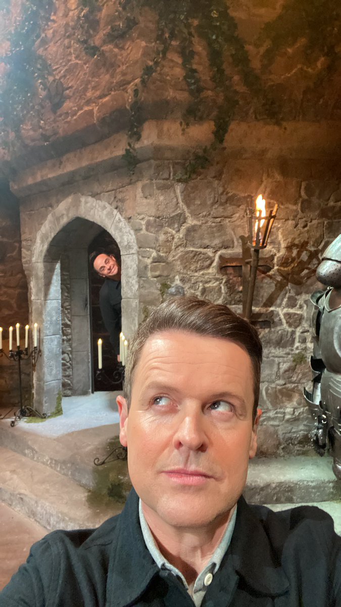 Sunday night, show 11 is ready for you in Wales 🏴󠁧󠁢󠁷󠁬󠁳󠁿 
Come on over to our place.
See you on the telly. D