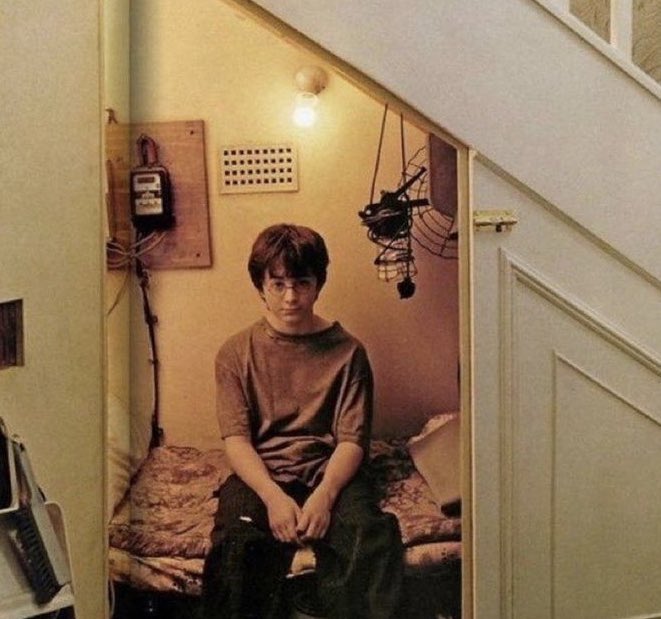 NoContextBrits's tweet photo. Estate agents in London would call this a cosy studio apartment and charge 3 grand a month. https://t.co/RxHBpYsSzD