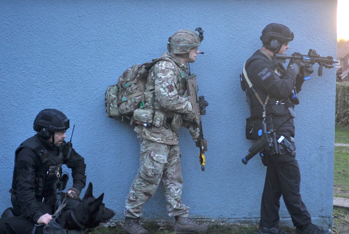 British soldiers and cops recently trained together to better fight against terrorists. More here: bit.ly/3EsDBDA

What do you folks think about the drill? 

📸 credit: @BritishArmy 

#AlwaysReady #BritishTroops #Terrorism #ExerciseOctacine #TacticalPower