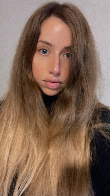 Just me and all my hair&hellip; https://t.co/DQ0B5s7hBK