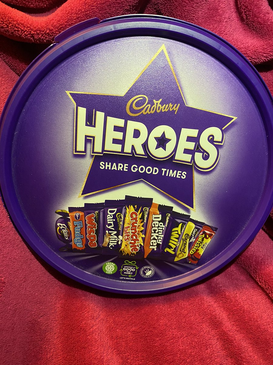 deargem's tweet photo. Todays reason to smileโฆโฆโฆbeing gifted these yummyโs just for being me #NotAllHeroesWearCapes #IHaveTheBestFriends #FeelingBlessed #Heroes #Caburys xxx https://t.co/1kKcNRqice