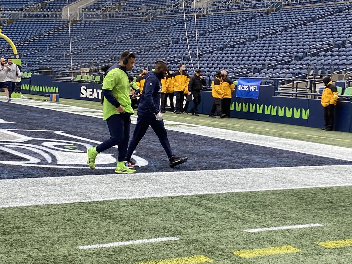 photog44's tweet photo. Big day for the #Seahawks Watch @KIRO7Seattle https://t.co/51HWNYq7di
