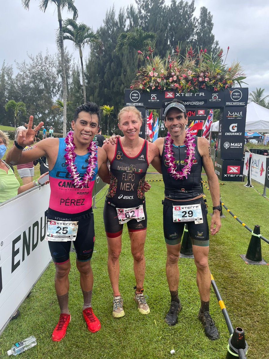 FedMexTriatlon's tweet photo. Michelle Flipo @MichelleFlipo MEX gana medalla de bronce 🥉 el Campeonato Mundial de Triatlón XTERRA Maui 2021.
Francisco Serrano @serrano_tri 9º
Irving Pérez @irvingperezp 17º
Mau Méndez @MauMendezmx DNF
#xterramaui https://t.co/ikSnpqWuaU