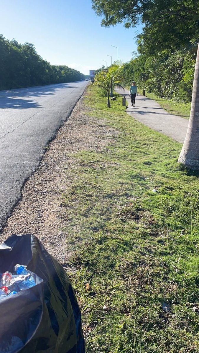 MarathonTulum's tweet photo. Son las 3.13 pm en Tulum del domingo 5 de diciembre, después de mucho trabajo y con la ayuda de muchas personas. Se ha levantado la basura que arroja un evento como este. https://t.co/lzKYo2Fqu6