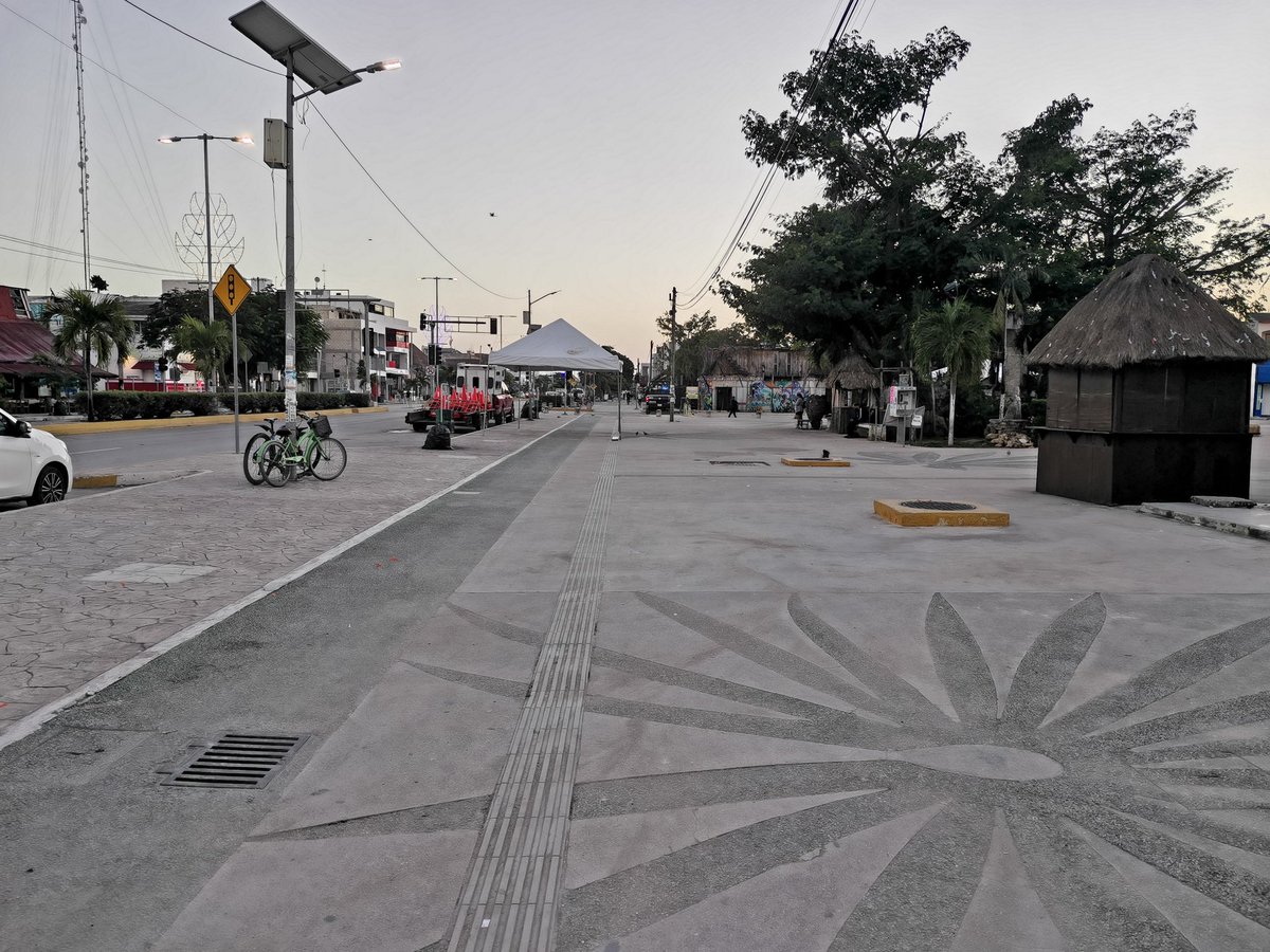 MarathonTulum's tweet photo. Son las 3.13 pm en Tulum del domingo 5 de diciembre, después de mucho trabajo y con la ayuda de muchas personas. Se ha levantado la basura que arroja un evento como este. https://t.co/lzKYo2Fqu6