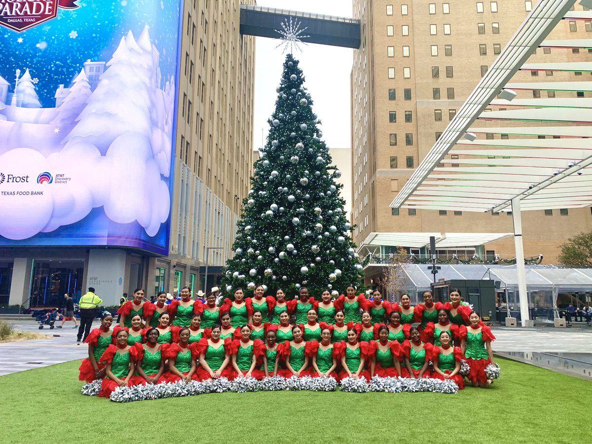SHHSTexAnnes's tweet image. We loved performing in the Dallas Holiday Parade with the @JamesBowieHS Belles! 🌟🎄

A huge THANK YOU to the SHHS Alumni Association for helping us make this happen! They are truly the best. #sampride 

@shhsalumni @SamHoustonHS @HTEDance