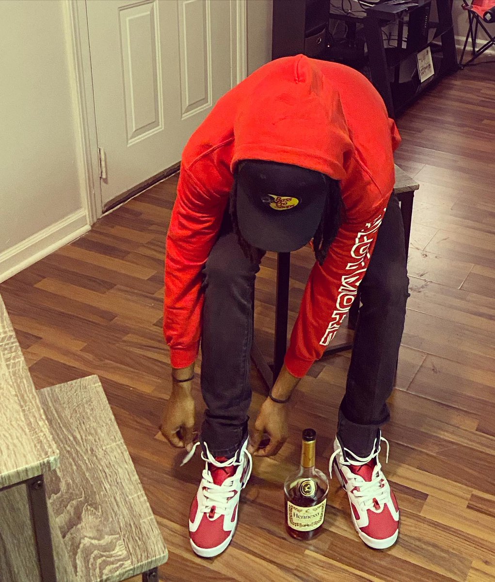 _yahnni_'s tweet photo. Turn Me Up Man🕺🏾
Riding Around Wit A Glock 23, Lil Jump Man ⛹🏾‍♂️💥
I’ll Make A Nigga Drop Off A Couple Shots, He’s A Drunk Man 🍾😵 https://t.co/Oh1kJZOfTj