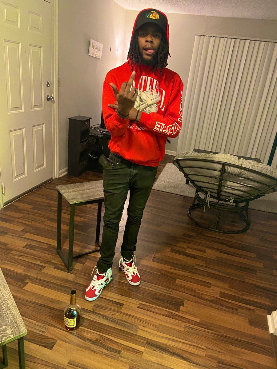 _yahnni_'s tweet photo. Turn Me Up Man🕺🏾
Riding Around Wit A Glock 23, Lil Jump Man ⛹🏾‍♂️💥
I’ll Make A Nigga Drop Off A Couple Shots, He’s A Drunk Man 🍾😵 https://t.co/Oh1kJZOfTj