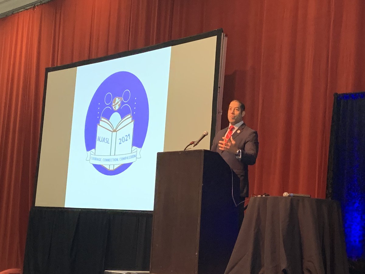 librauno's tweet photo. Welcome remarks @SeanMSpiller @LHSMediaCenter @njea @NJASL https://t.co/0kpyYgI1GI