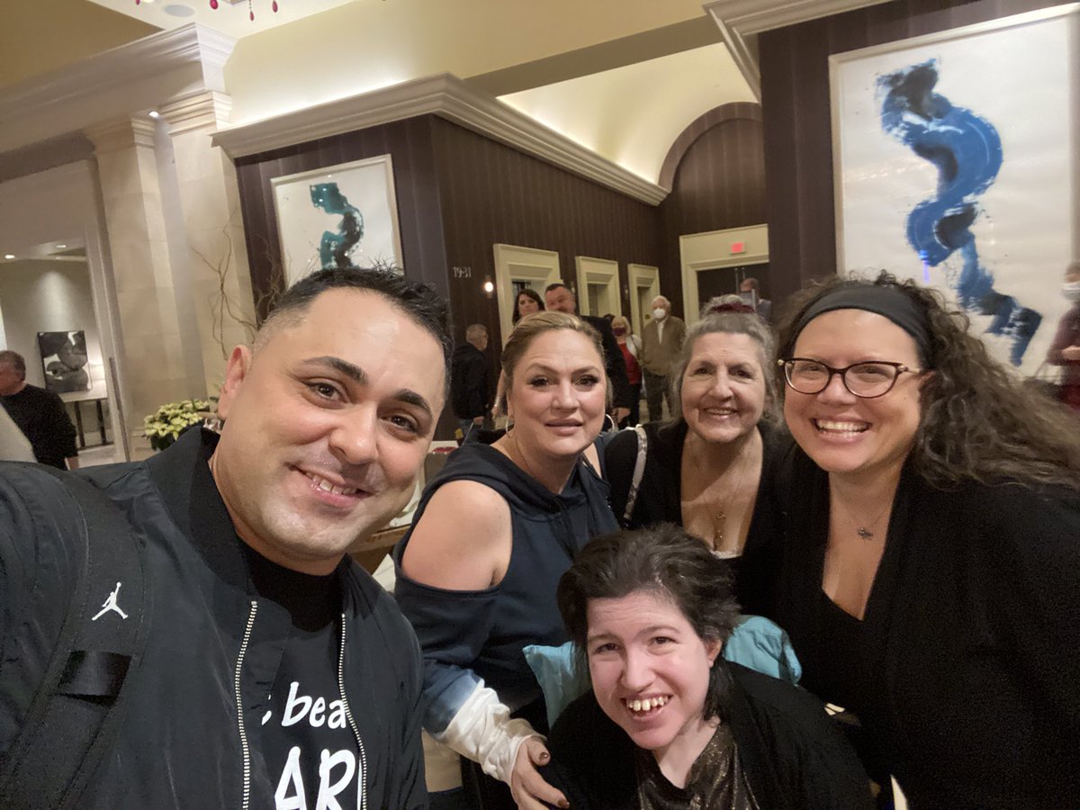 sunshineluckyou's tweet photo. ROBYN ME @loveOTpeds OUR COUSIN Maria DeMagistris Fratello go seeFav Comedian @AnthonyRodia &amp; he's walking next us 🤩 Maria grabs his arm ask for pic &amp; I point to Robyn in wheelchair saying please for her ☺️ &amp; Robyn puts arms to him grabs his bagsHe use Kristin iPhone for pic 🥰 https://t.co/q3nHCQWWRx