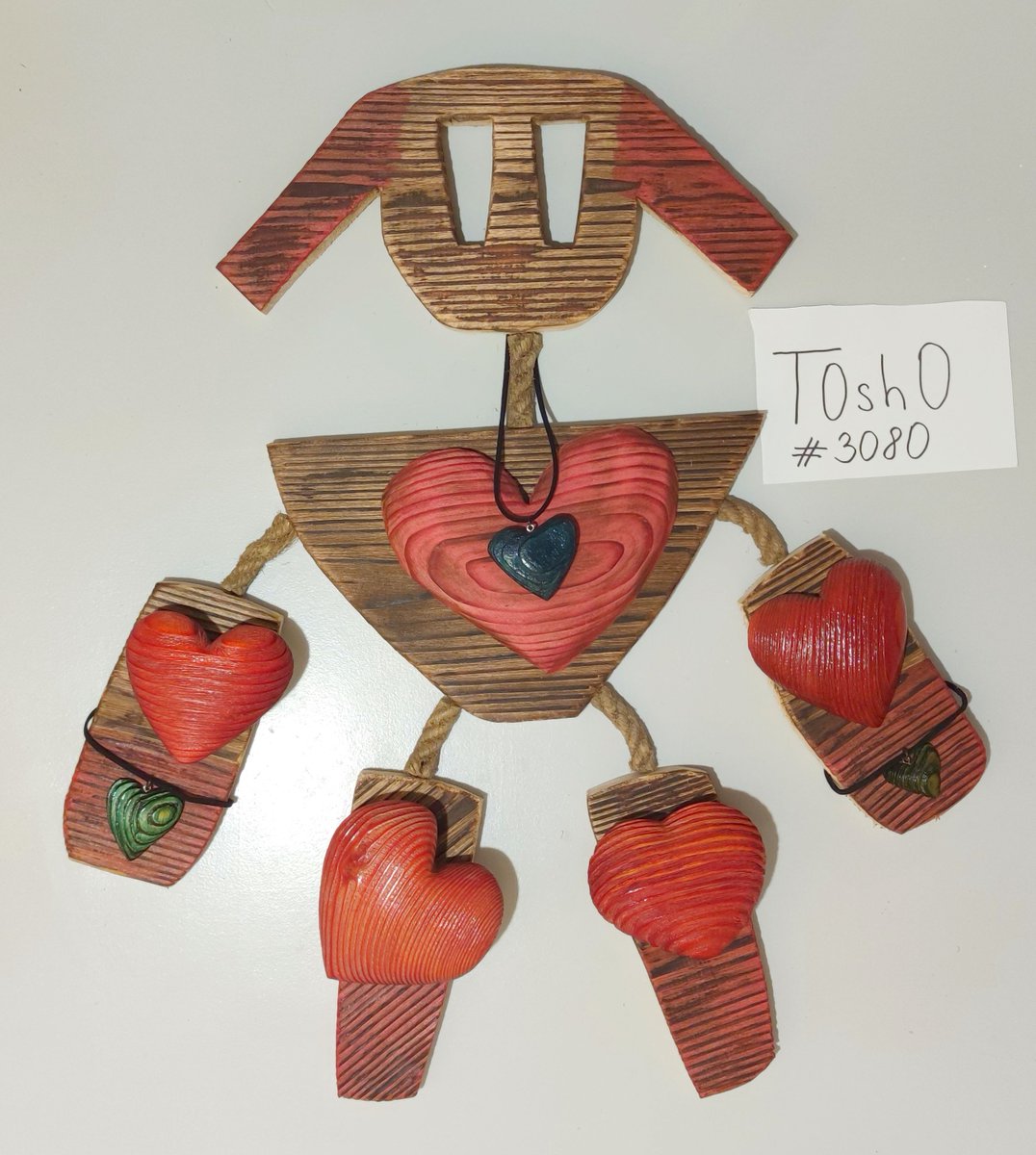 Tosho_nft's tweet photo. This is my fourth entry to Heartbot contest. I wanted to create something truly original. That's why I made all wood Heartbot! It's made solely from natural wood + rope. 🎨🪵🪵

@SolarbotsIO
#heartbotcontest https://t.co/jTBewuiMrc