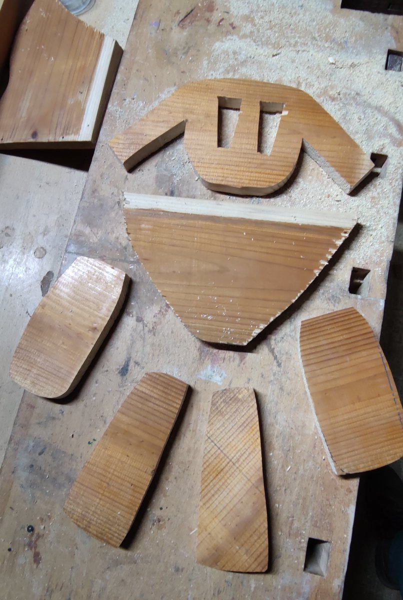 Tosho_nft's tweet photo. This is my fourth entry to Heartbot contest. I wanted to create something truly original. That's why I made all wood Heartbot! It's made solely from natural wood + rope. 🎨🪵🪵

@SolarbotsIO
#heartbotcontest https://t.co/jTBewuiMrc