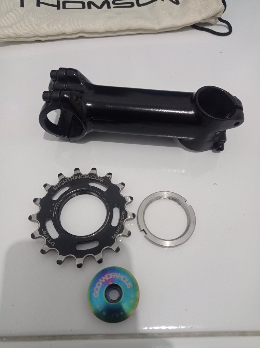 Alfiyusufff's tweet photo. Monggo silahkan 

Stem 110/10° : 100k 
Top Cup GNF : 150k
Cog Eightinch 17T : 200k

Minat WA ; 081776581093  #fnfjb https://t.co/Jikdd6iyCv