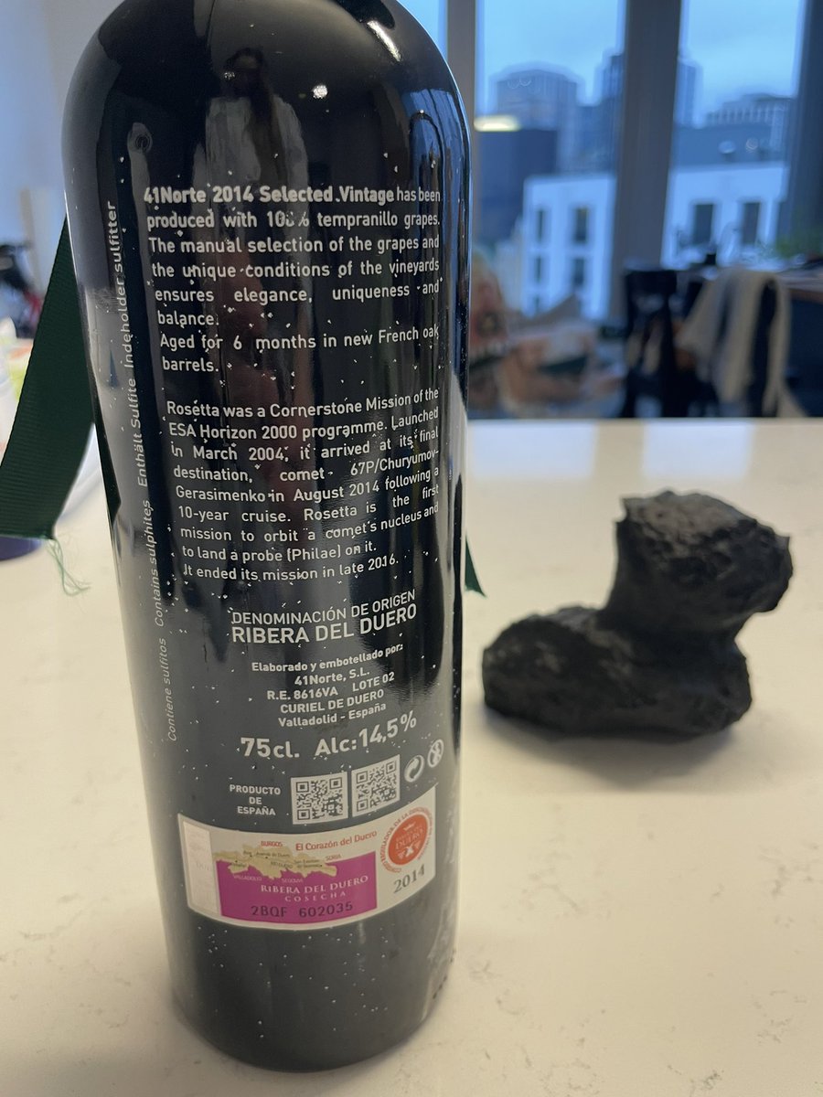 artapostrophe's tweet photo. Been waiting to open this wine since the last time #Comet67P was around…
🍷 ☄️ 🍷
#ESA #Rosetta mission special 2014 edition wine was made for the finale of the mission.
I wish I could raise a glass with 
@claudiascosmos @markmccaughrean @mggtTaylor &amp; the rest of Rosetta team! https://t.co/76BigUXZPv