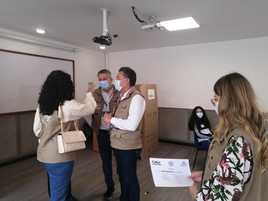 UNIORE's tweet photo. José Thompson, director ejecutivo del @IIDHoficial / #CAPELL forma parte de este recorrido de #ObservaciónInternacional https://t.co/lJJxDLh8da