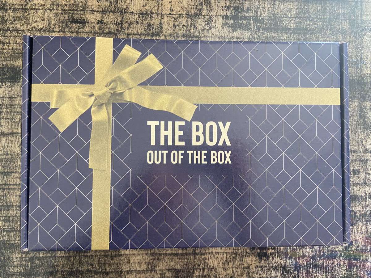 TBoxOutOfTheBox's tweet image. Christmas Gift Basket in a Box theboxoutofthebox.com order online #gift #Christmas #giftbaskets