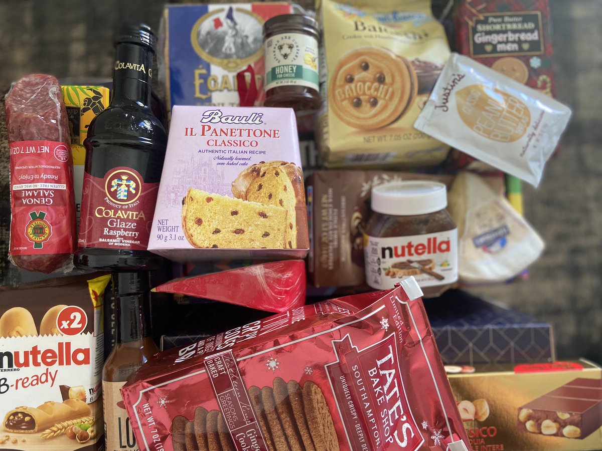 TBoxOutOfTheBox's tweet image. Christmas Gift Basket in a Box theboxoutofthebox.com order online #gift #Christmas #giftbaskets