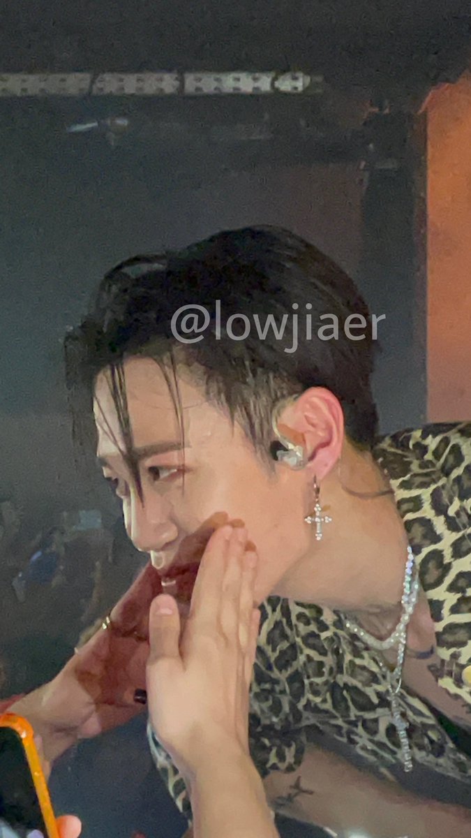 lowjiaer's tweet photo. MA MEILLEURE PHOTO??????FOND D'ECRAN DIRECT REGARDEZ LEEEEE
JLAIME TROP TROP TROP
#BLOO #MOONANDBACK #MOONANDBACKINPARIS #BLOOINPARIS https://t.co/0kNIPlQcFQ
