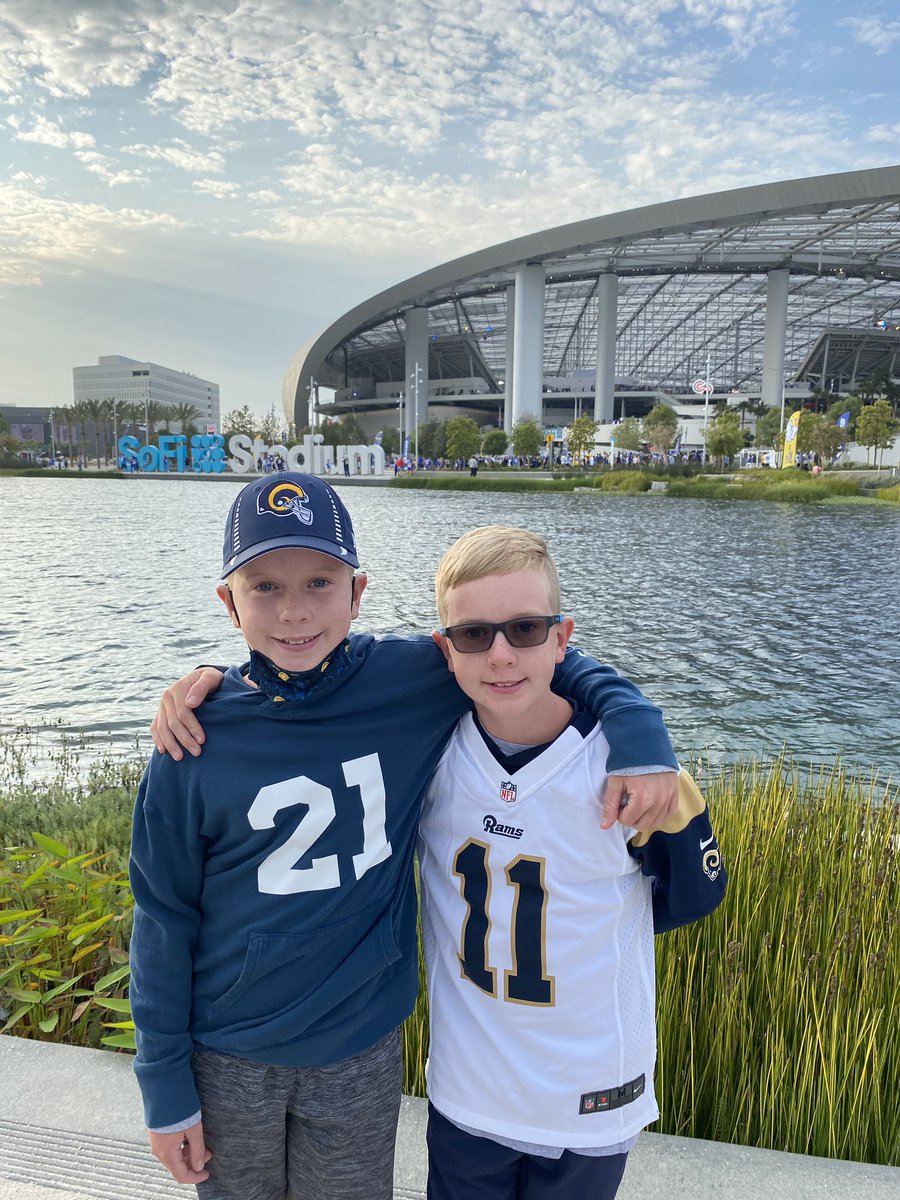 BeckyLeehey's tweet photo. #RamsHouse https://t.co/iJJY3mLr8S