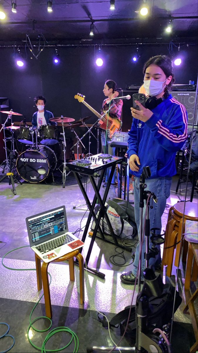 yuta_billyrrom's tweet photo. 大阪で多くの物を吸収しました👽
Billyrrom初遠征でした
ありがとうございます！
もっと色んな場所でLiveしたいな https://t.co/v3VrRdsouM