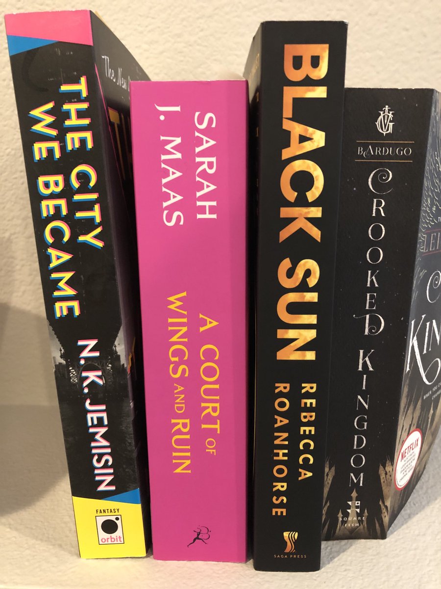 igelkase's tweet image. December reading list #scififantasy #highfantasy #lessTV #grantwritingbreak