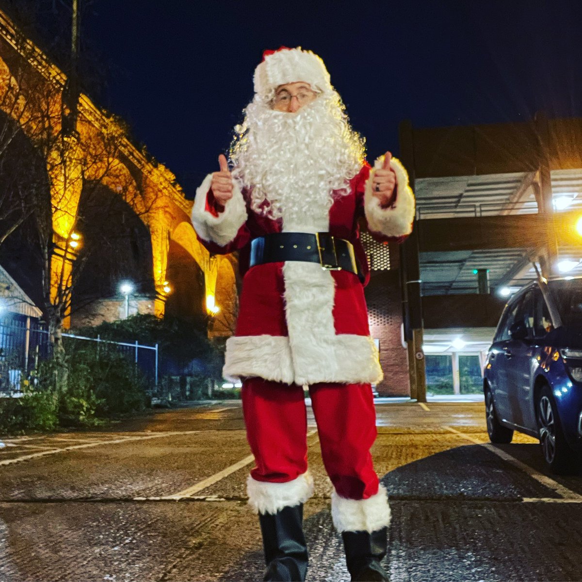 lucky_legs_runs's tweet photo. So 5 days into my latest running shenanigans trying to raise funds for @The_ECF & @mssocietyuk
Had some great support when I’ve been running so far, although I did give a woman a bit of a fright today 🤦🏻♂️🎅
#runvent #runningsanta
https://t.co/4Ja3JVmfZ8 https://t.co/5gP1EkBP6Z